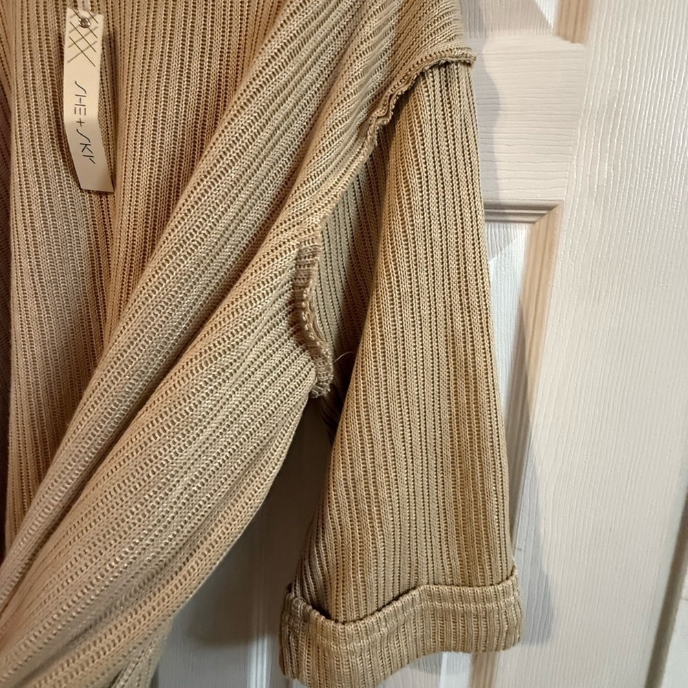 She + Sky Beige Ribbed Knit Top - Picture 4 of 5